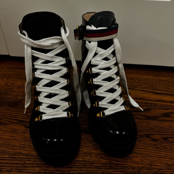 GUCCI GG LEATHER CANVAS ANKLE BOOTS BLACK W/ RED, WHITE, AND BLUE BUCKLE - Picture 4 of 16